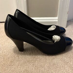 Black Abella closed toe heels, size 7.5